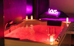 * Spa & Detente # Suite Privee # Tours # Netflix *